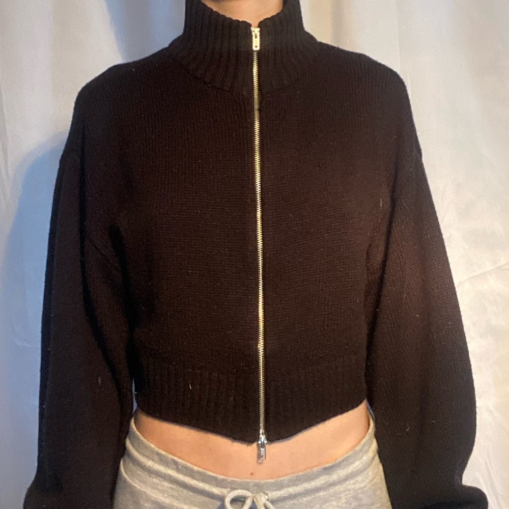 ZIP UP SWEATER